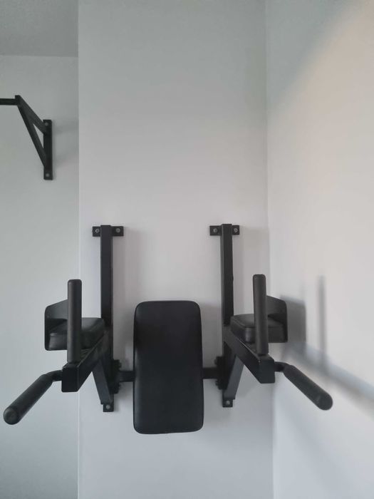 Poręcz do ćwiczeń na ścianę z oparciem – stan bardzo dobry