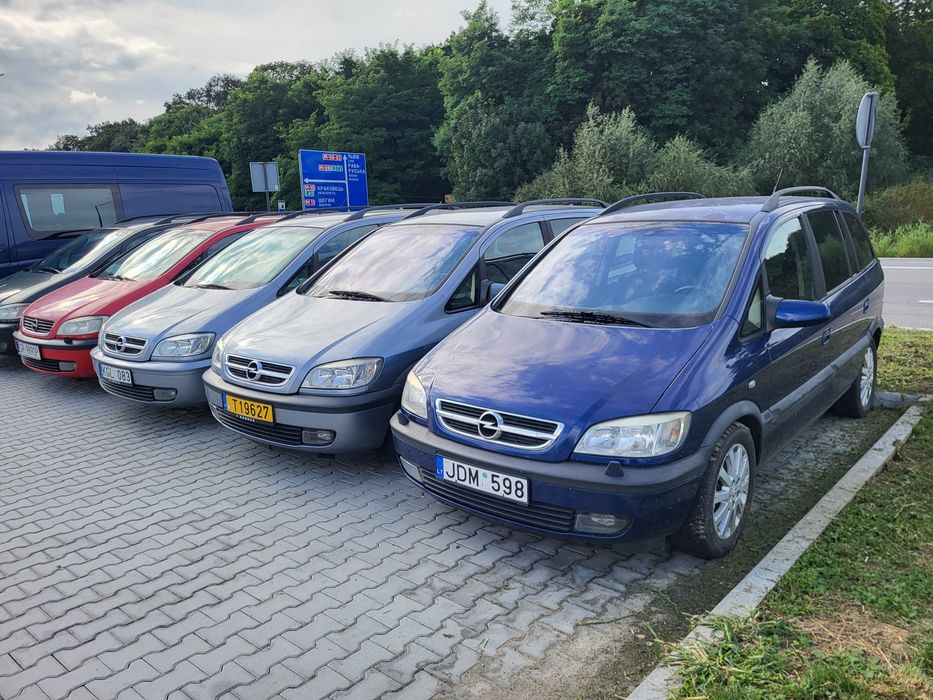 Не розмитнена вже в Києві 
7 місць салон трансформер.
Турбодизель.
Всі деталі за телефоном