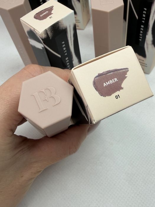 Контурінг стік Fenty Beauty Amber 01