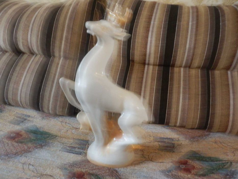 Фарфоровая статуэтка Олень.