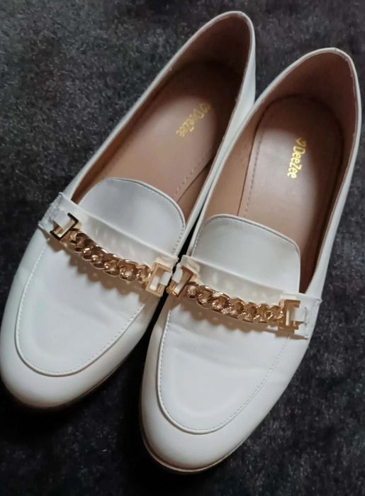 Pantofle, mokasyny,  buty z łańcuszkiem  Dee Zee