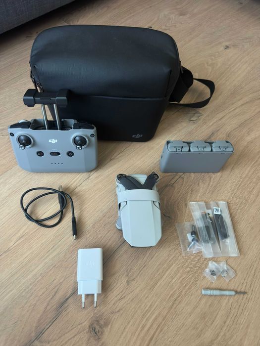 Drone DJI Mini 2 - Fly More Combo