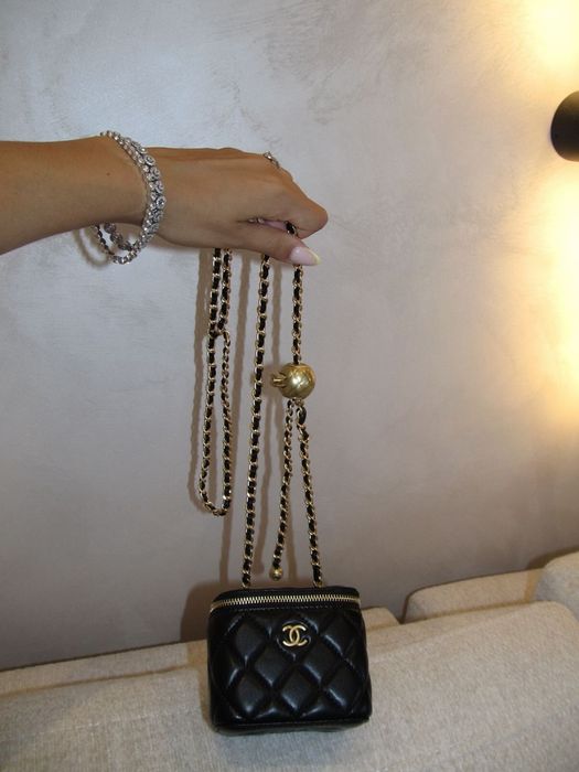 Сумка Chanel mini vanity bag, сумка шанель міні чорна, шанель квадратна маленька, шанель міні біла