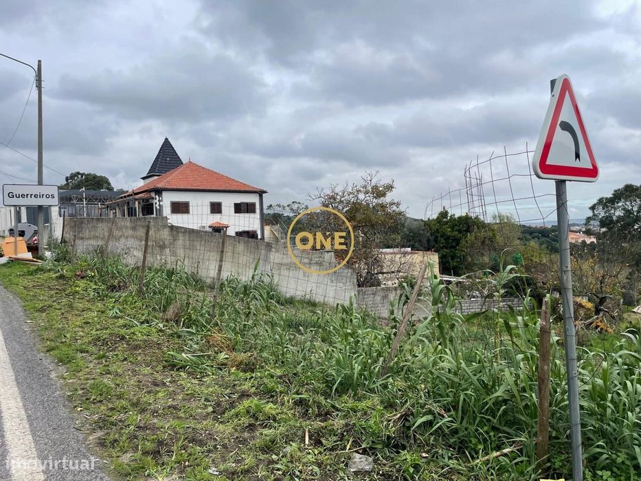 Terreno Urbano de 400m2 para Construção em Guerreiros, Loures