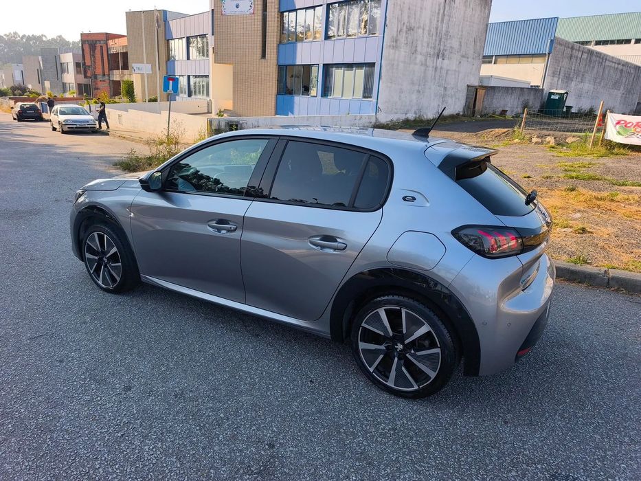 Peugeot e-208 GT foto 3