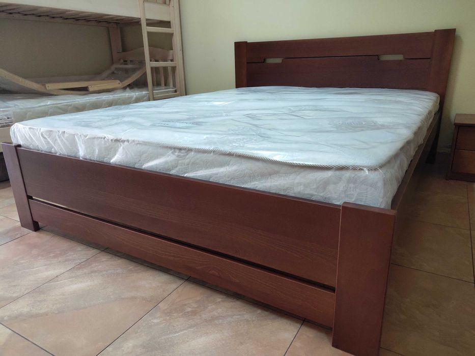 Ліжко двоспальне дерев'яне, матрац