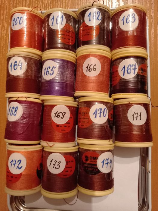 Катушки ниток для шитья