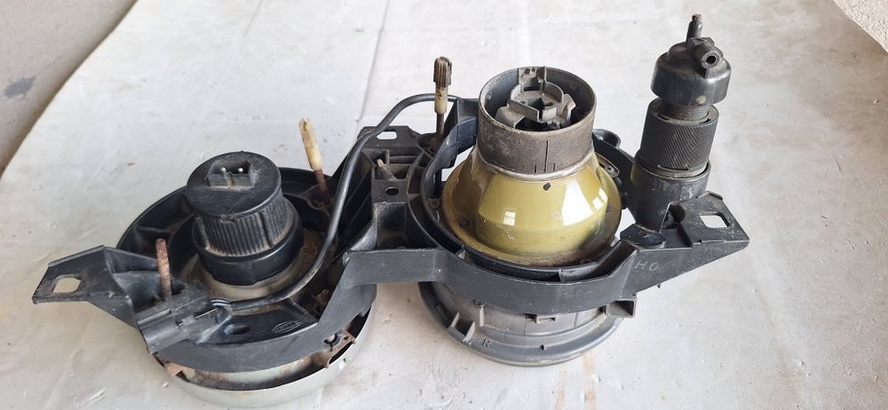 Lampa prawa  HELLA BOSCH  BMW E30