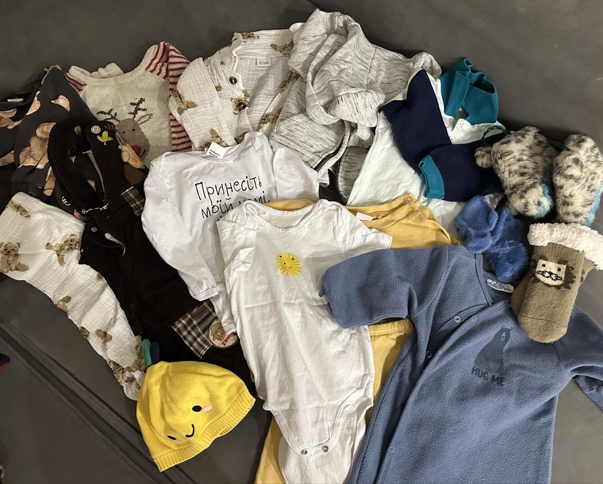 Віддам пакет одягу 74 р