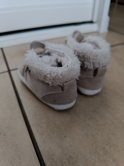 Buciki niemowlęce niechodki 6-9 miesięcy 12 cm 18/19
