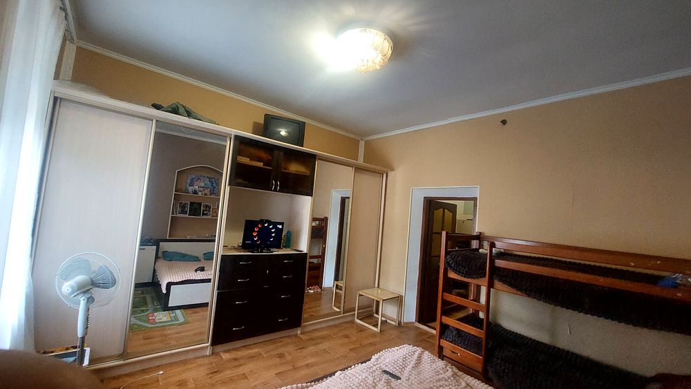 Продам 2-кімнатну квартиру. Вул.Тропініна,45.