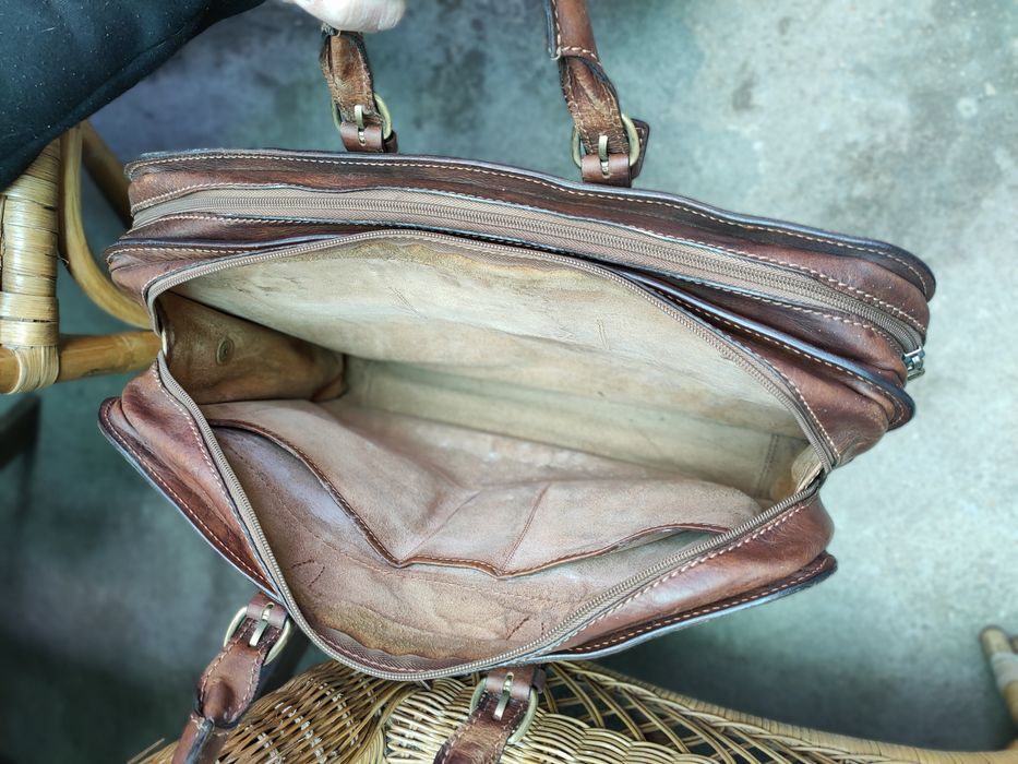 Mala em couro de homem