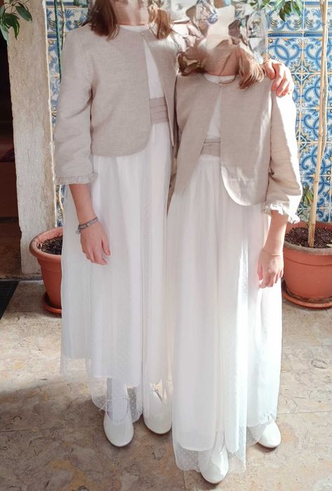 DOIS vestidos cerimónia menina 9 e 11anos. Ofereço sapatos