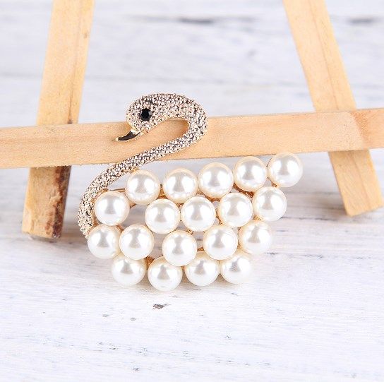 Broszka Łabędź Z Dużymi Perłami Złoto