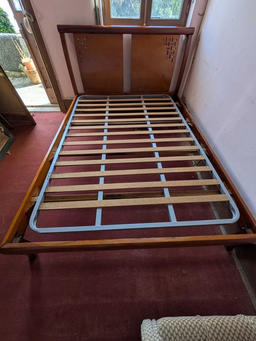 vendo quadro  + mobília de quarto + armário + cama + vitrine