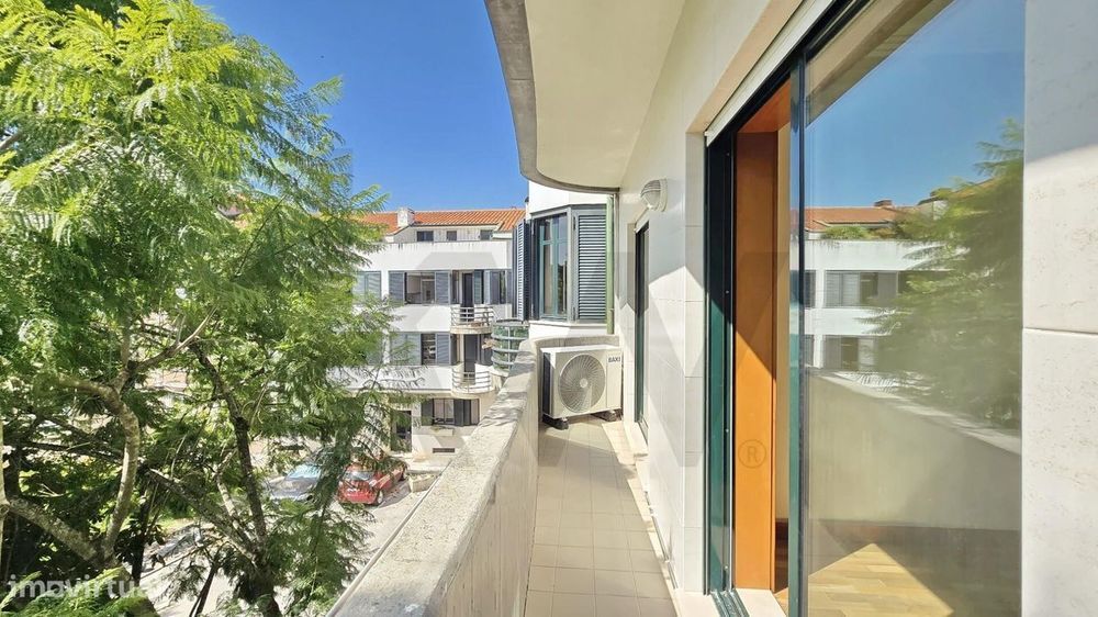 T2 Remodelado no Bairro do Alboi | Vistas de Parque e Garagem Fechada