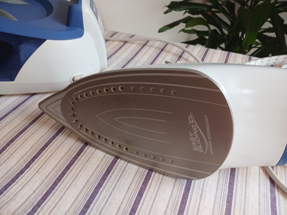 Ferro com caldeira marca Tefal