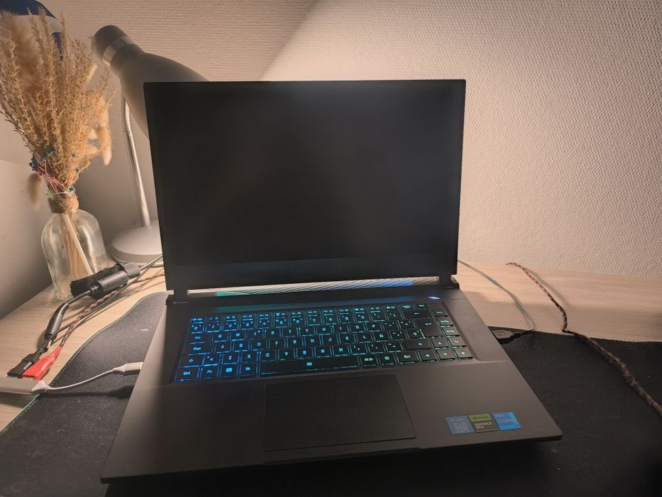 Laptop Gigabyte AORUS 15 9KF, RTX 4060, DDR5 16GB