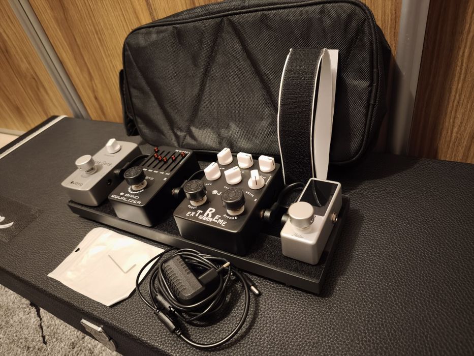 Efekty do gitary elektrycznej +pedalboard podłoga z  pokrowcem - kpl.