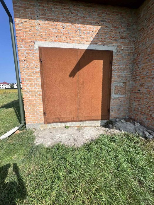 Продається великий будинок с. Чернихівці.