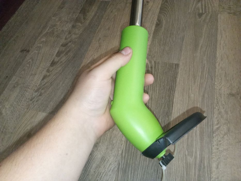 Акумуляторна бездротова ручна газонокосарка для саду