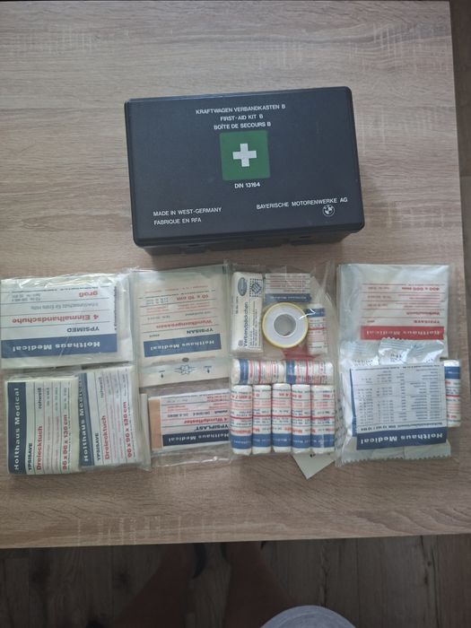 Oryginalna apteczka samochodowa do BMW e30, e32, e34