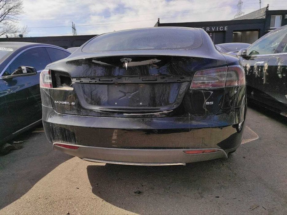Задній бампер у зборі під 4 парктроніки Tesla model S (12-16)