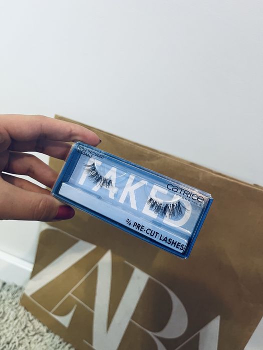 Nowe sztuczne rzesy catrice bez kleju fake lashes na pasku