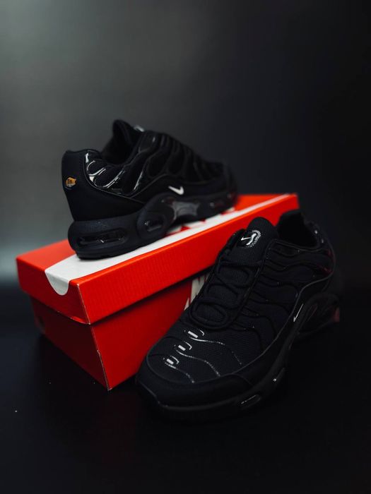 Мужские кросовки Nike Air Mak Tn Plus чоловічі чорні коросівки найк