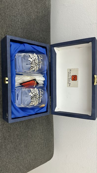 Conjunto de copos com detalhes em estanho