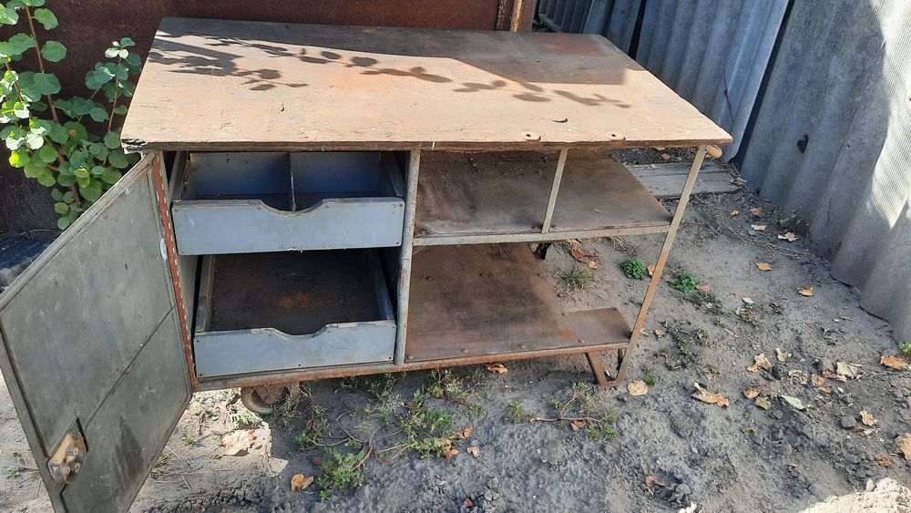 Стол  слесарный.