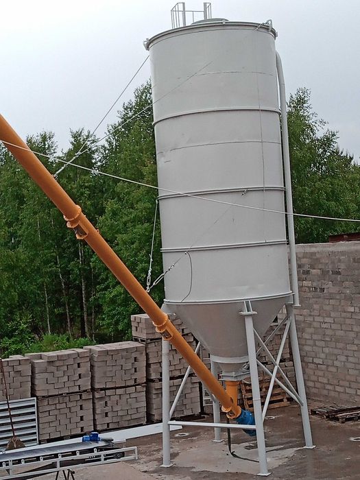 silos na cement poj. 50 t z podajnikiem ślimakowym 12 m