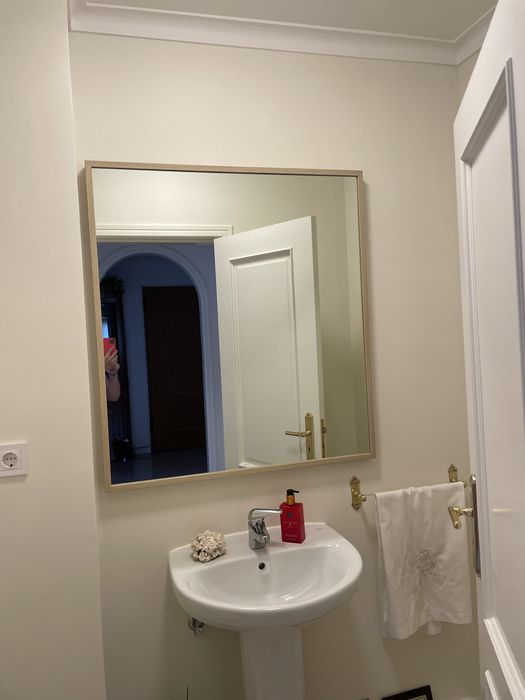 Espelho 1m x 91cm com moldura em madeira clara