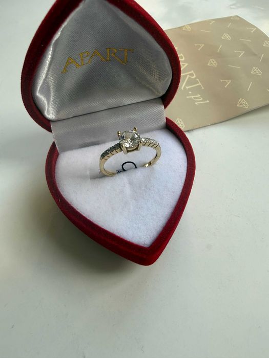 piękny złoty pierścionek 1.93g