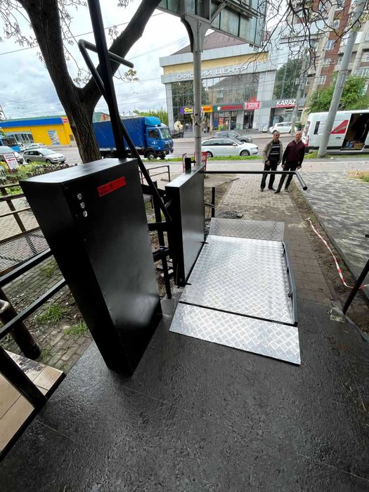 Похилий підйомник для маломобільних груп населення