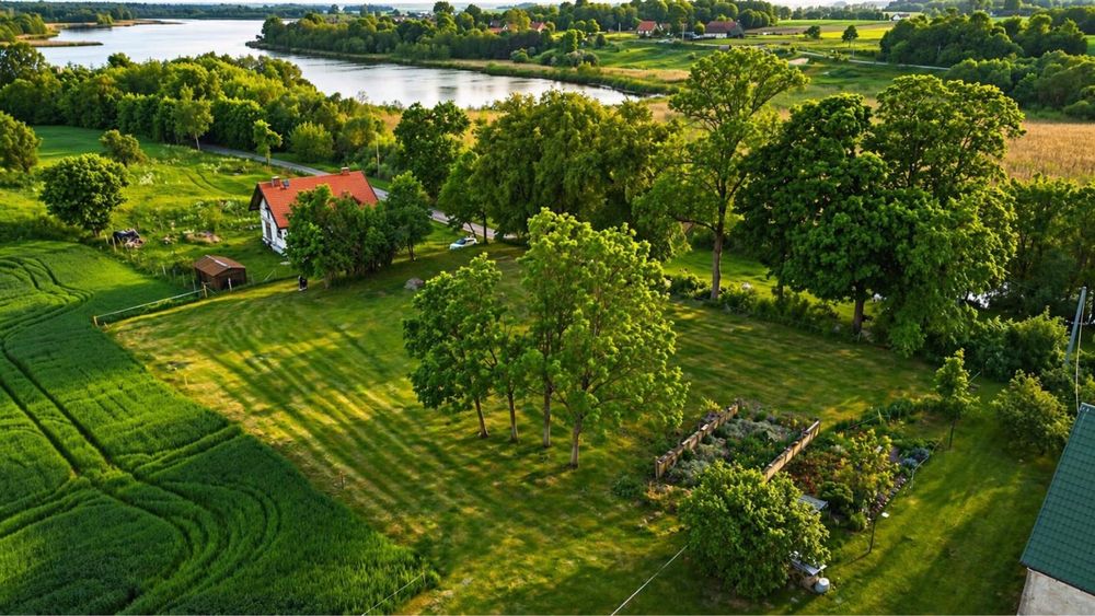 Działka przy jeziorze koło Ełku – 2886 m², warunki zabudowy, 169 tys.