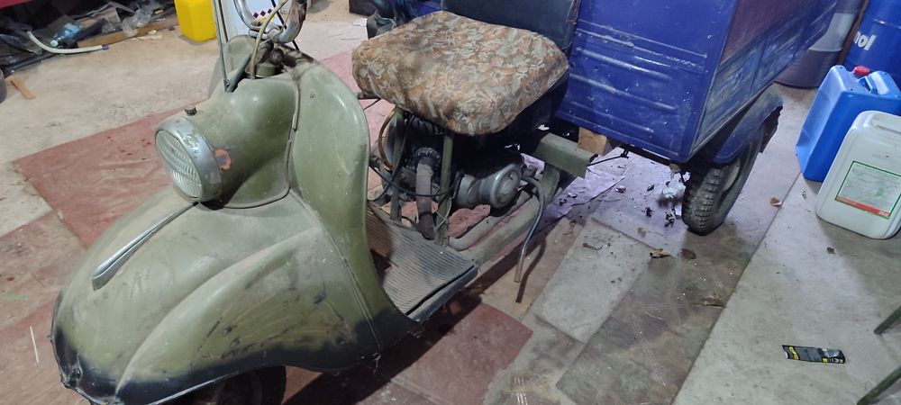 Моторолер Муравій