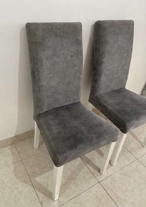 2 cadeiras cinzentas