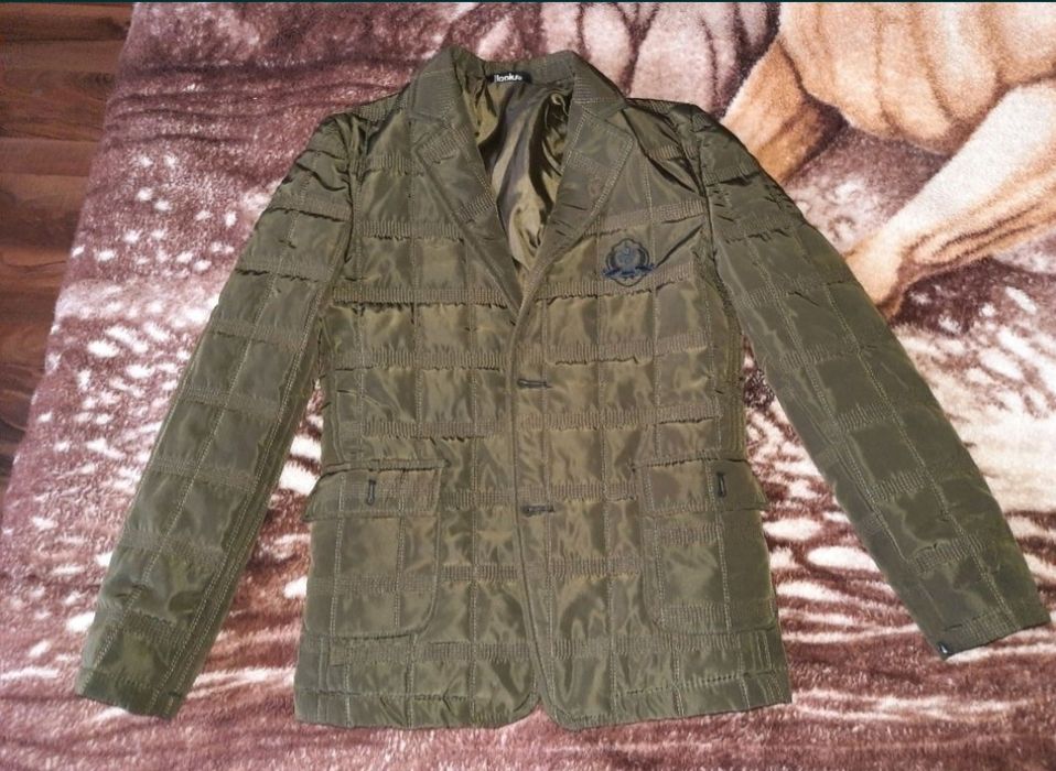 Гарна осіння курточка на хлопчика розмір 146