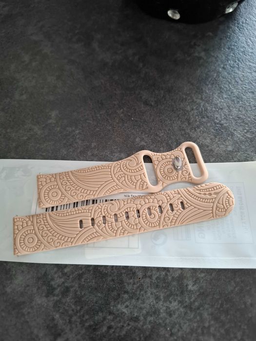 Nowy stylowy pasek beżowy do zegarka z grawerem smartwatch