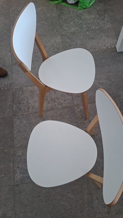 3 Mesas brancas e 6 cadeiras brancas Ikea
