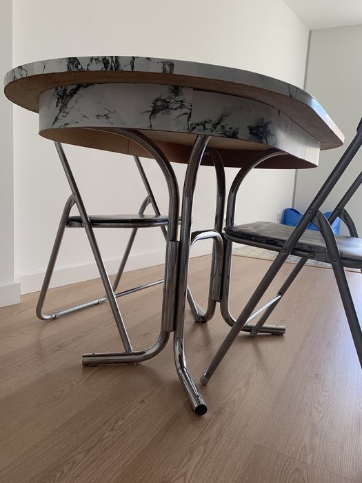 Mesa oval 124x75 com 2 cadeiras dobráveis64585538144899122