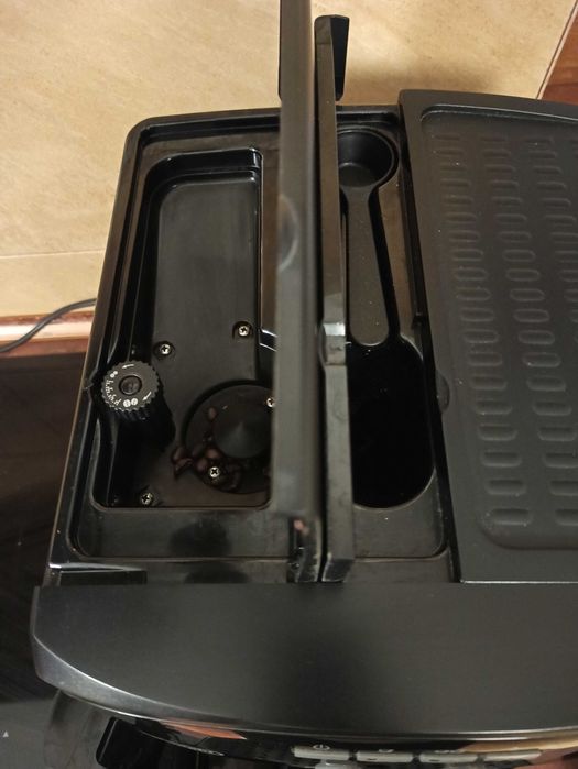 Ekspres ciśnieniowy DeLonghi Caffe Corso Esam2600 czarny