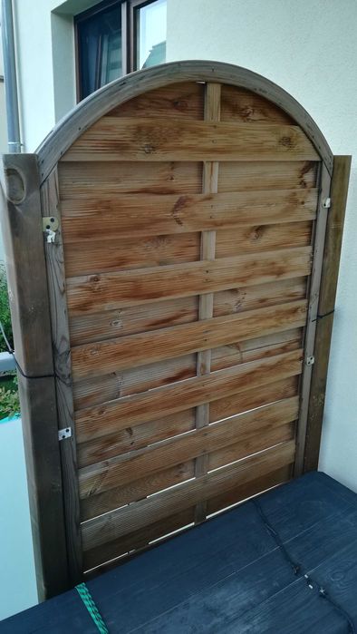 Sprzedam 2x płot pełny oraz 2x kantówkę