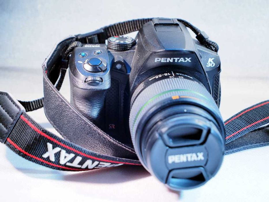 Pentax K-30 z kitowym obiektywem 18-55 mm