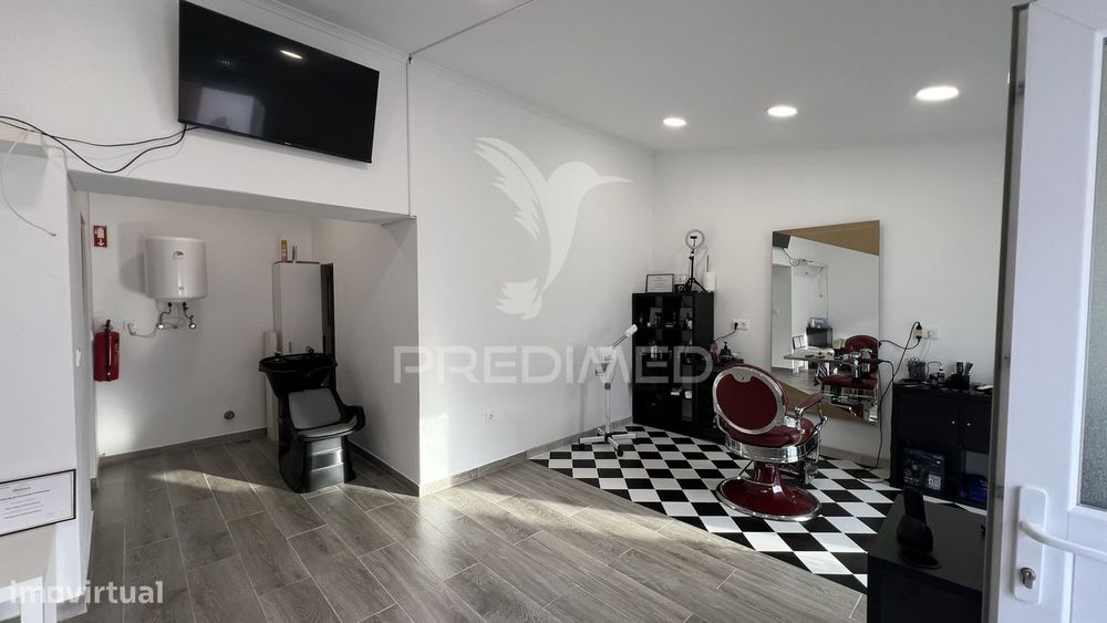 Moradia T1 com Espaço Comercial Remodelado em Albernoa