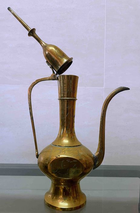 Várias peças decorativas de cobre/latão