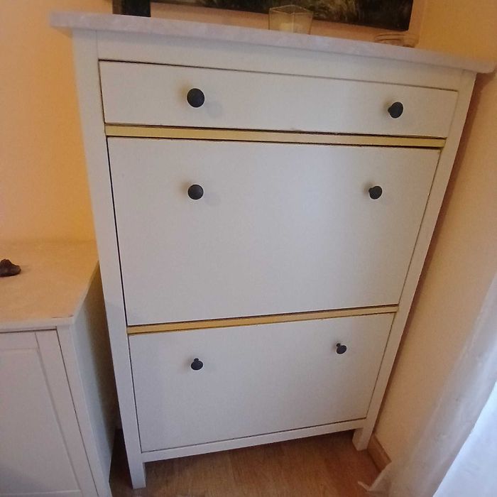 Movél com gavetas e sapateira