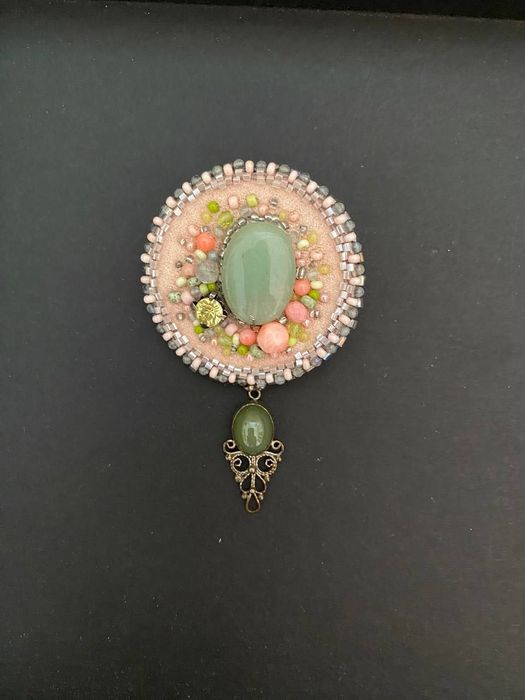 Нежная винтажная брошь с хризопразом. Распродажа коллекции!