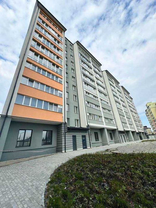 Продається 2 км квартира із краєвидом на річку та місто!